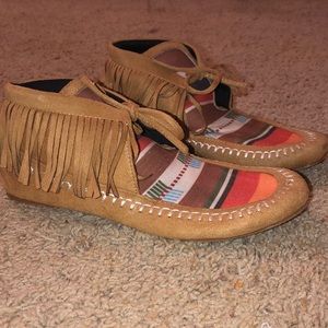 Fringe moccasins